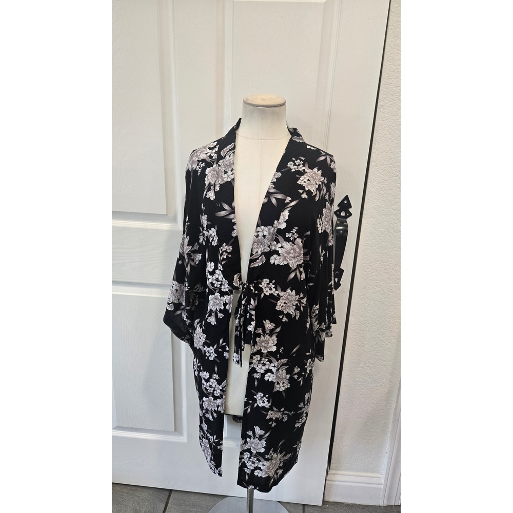 Spiritual Gangster Floral Kimono Robe OS Black White Open Front‎ Tie Waist